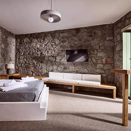 Ninos Villa Provatas